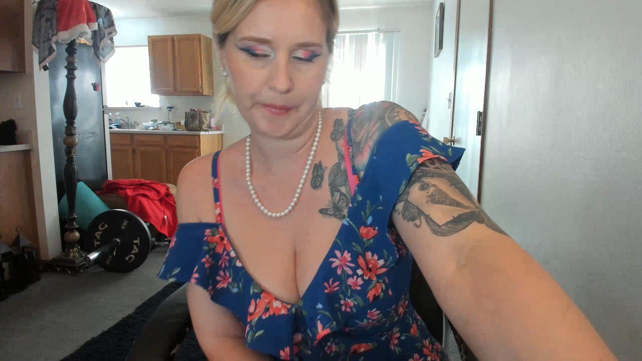 Hottyhousewife18