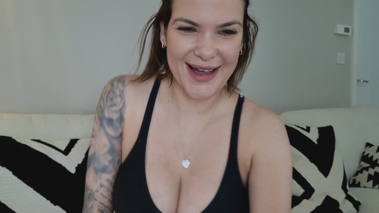 NaughtyMilfNextDoor