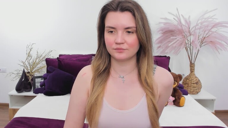 Reneswee's Streamate show and profile