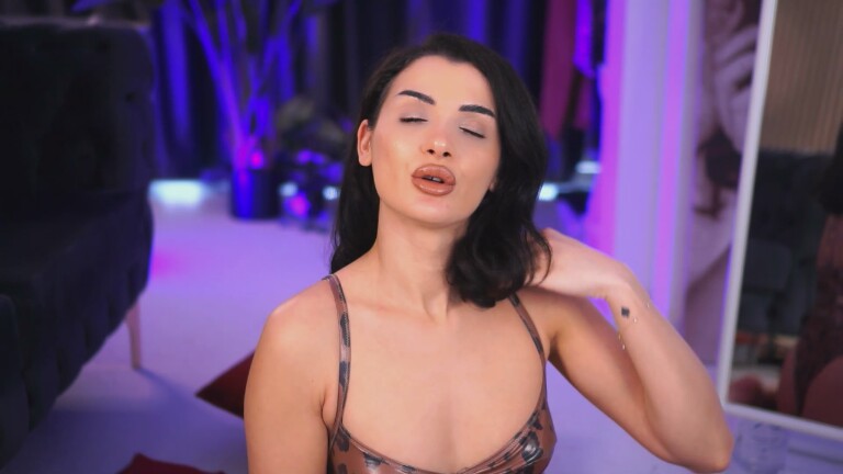 NaughtyyChloe's Streamate show and profile