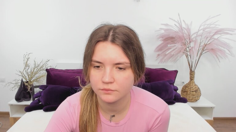 Reneswee's Streamate show and profile