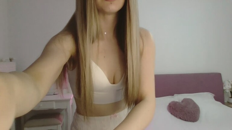 EMYILIA's Streamate show and profile