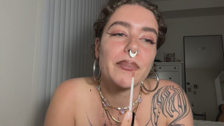 Velvette_Peach's Streamate show and profile